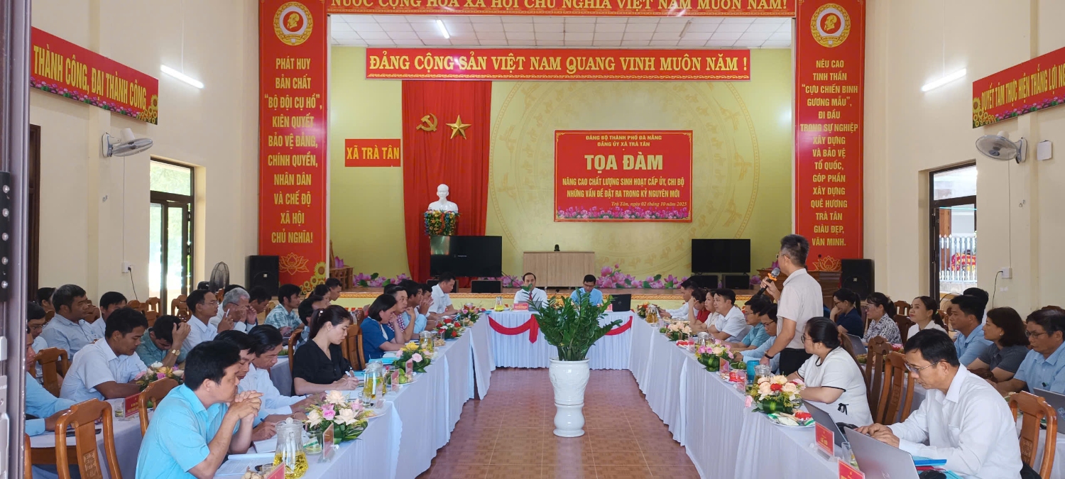 Toàn cảnh buổi tọa đàm thực hiện Chỉ thị 50-CT/TW tại Đảng ủy xã Trà Tân